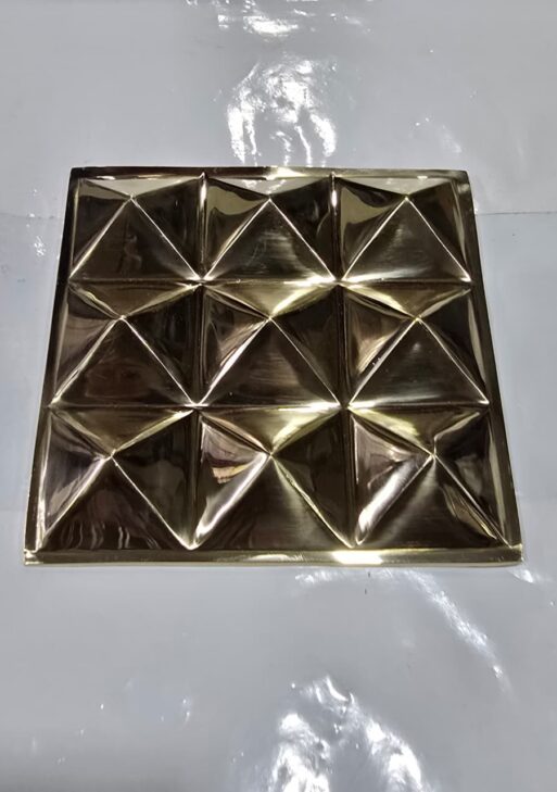Vastu Nav Pyramid Plate